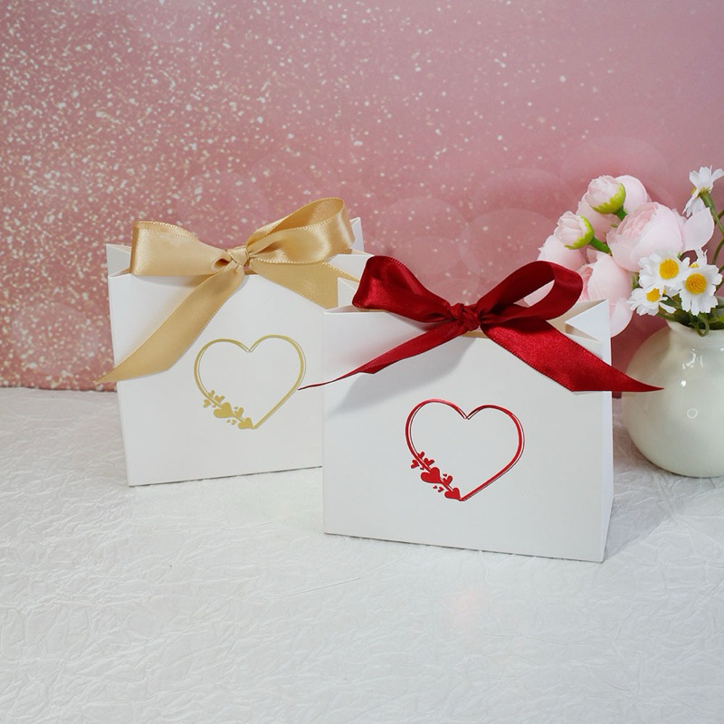 ถุงกระดาษลายหัวใจ LOVE ถุงกระดาษใบเล็ก สีขาวพิมพ์ลายผูกริบบิ้น ถูกของขวัญ