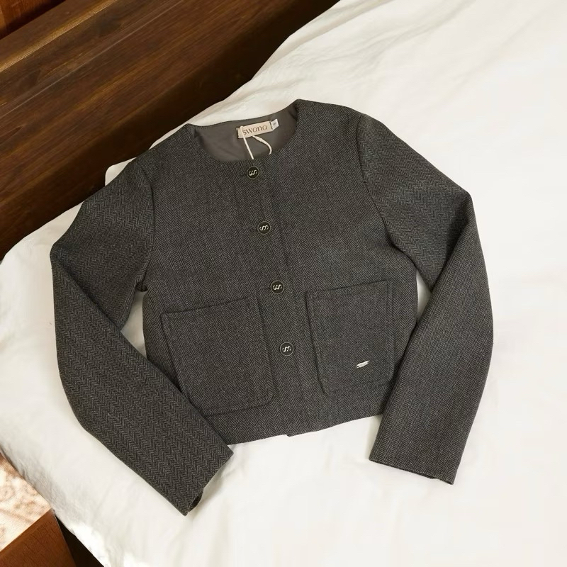 พร้อมส่ง ” Faye blazer crop top เสื้อครอปเบเซอร์ brand swana.ss