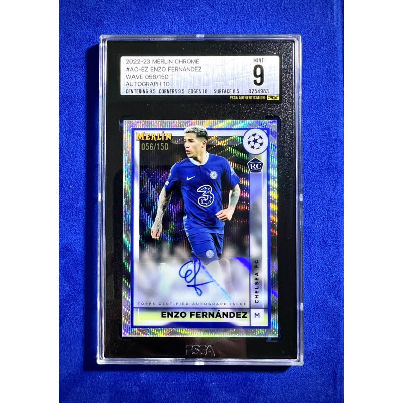 การ์ดเกรดลายเซ็นนักเตะ Enzo Fernandez Topps Merlin UCC Chrome Wave 56/150 2022-23 เกรด PSGA ได้คะแนน