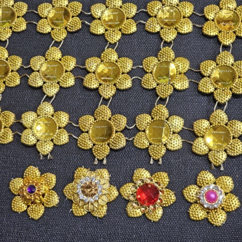 DS16. สังวาลย์ผืน ดอกไม้ 6 กลีบ จำนวน 1 หลา (ประมาณ 124 ชิ้น)