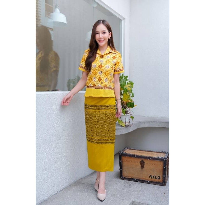 เสื้อผ้าไทยพื้นเมืองหญิงลายไทย