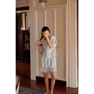 Allur Quarter Helen top เสื้อ blouse คอเหลี่ยมแต่งลูกไม้