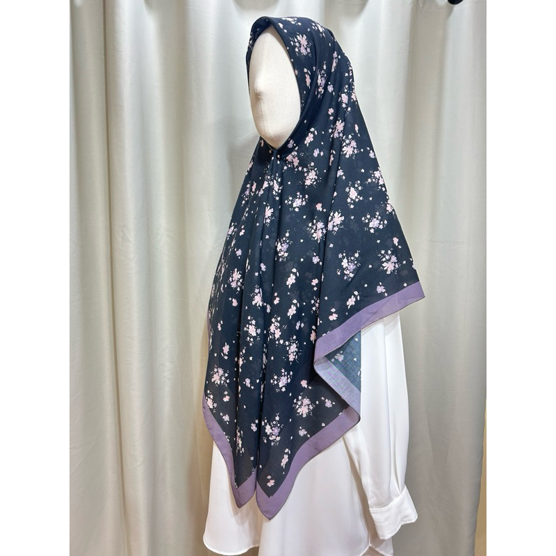 ผ้าคลุมบาวาพรีเมียม ลายดอกไม้ ฮิญาบเหลี่ยม ผืนใหญ่ Bunga Series แบรนด์ Alyss หน้ากว้าง 50“