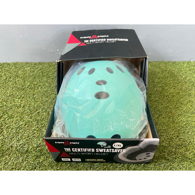 หมวกกันน็อค triple eight รุ่น teal hologram ซื้อมาไม่เคยใส่เลยครับ