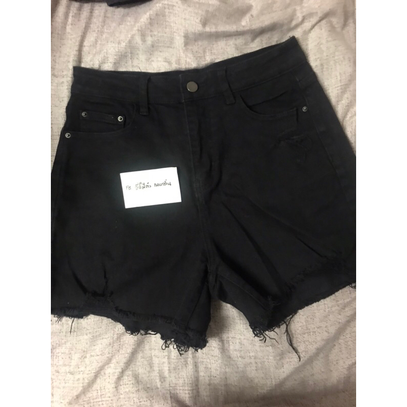 (มือ2) กางเกงยีน ขาสั้น ป้าย kwang จากร้าน design by sangsee สีดำล้วน แต่งขาด เอวสูง size L