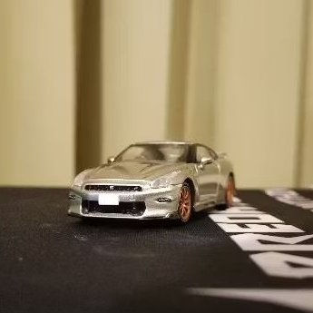 Tomica LVN • Nissan GT-R R35 T-Spec