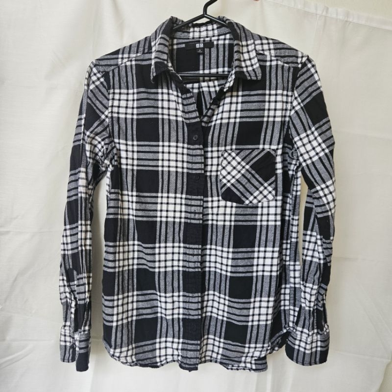 เสื้อเชิ้ตลายสก็อตสีดำ Uniqlo