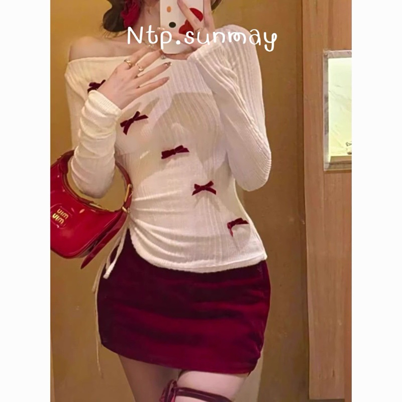 Ntp: “ ชุดเซ็ตแฟชั่น กระโปรงกางเกงสีแดง เสื้อปาดไหล่ เสื้อสีขาว ชุดเก๋ๆ เนื้อผ้าไหม ดีเทลมีโบว์สีแดง ติดไหลตามเสื้อ