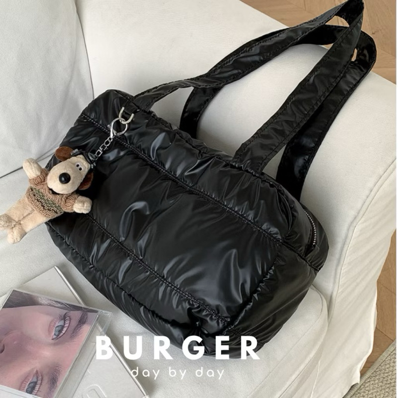 (ร้านโค้ดคุ้มลด 30% เหลือ 273) BURGER BAG - pre สีดำ สวย แพง แกรม :) เบาสบาย ใส่ IPAD ได้ จุได้เยอะมากก