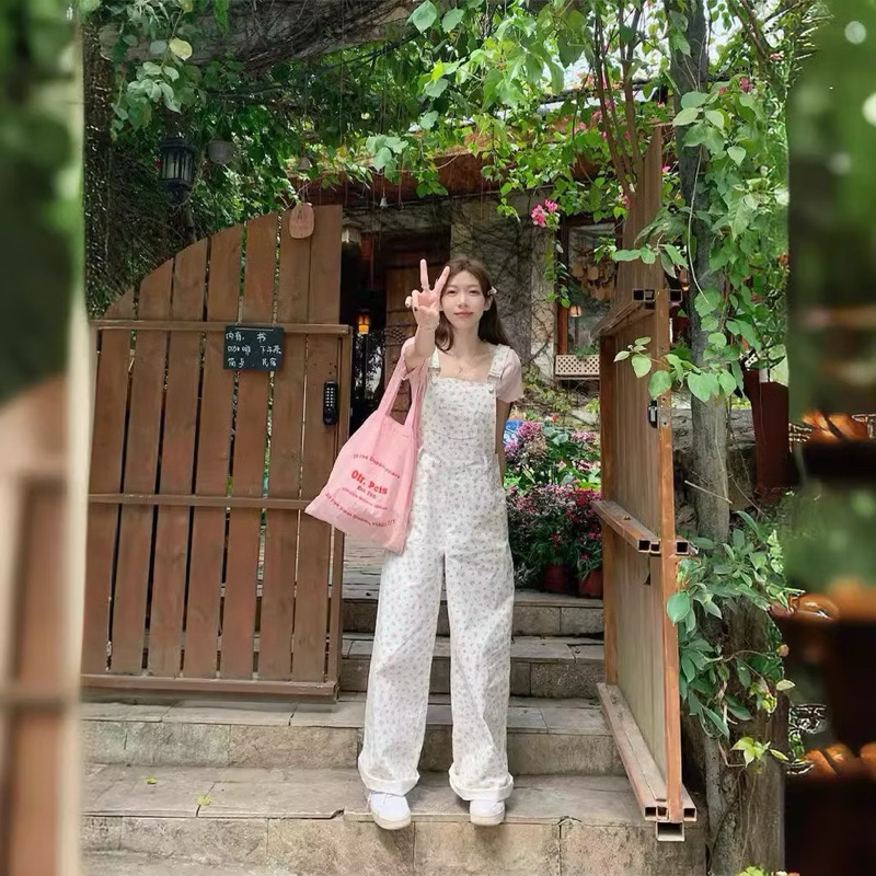 ชุดเอี๊ยมยีส ลายชม น่ารักมาก มีไซร์ L ใครสนใจสอบถามได้เรย ส่งในไทยผ้ายีนสวยมาก