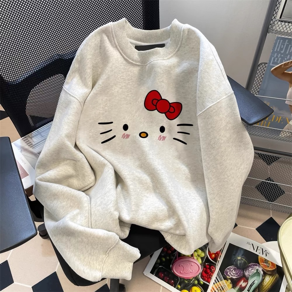 (จัดส่งตลอด 24 ชั่วโมง）เสื้อสเวตเตอร์คอกลม Hello Kitty น่ารักสำหรับผู้หญิง เสื้อสไตล์วิทยาลัยลดอายุหวานและต่างประเทศ