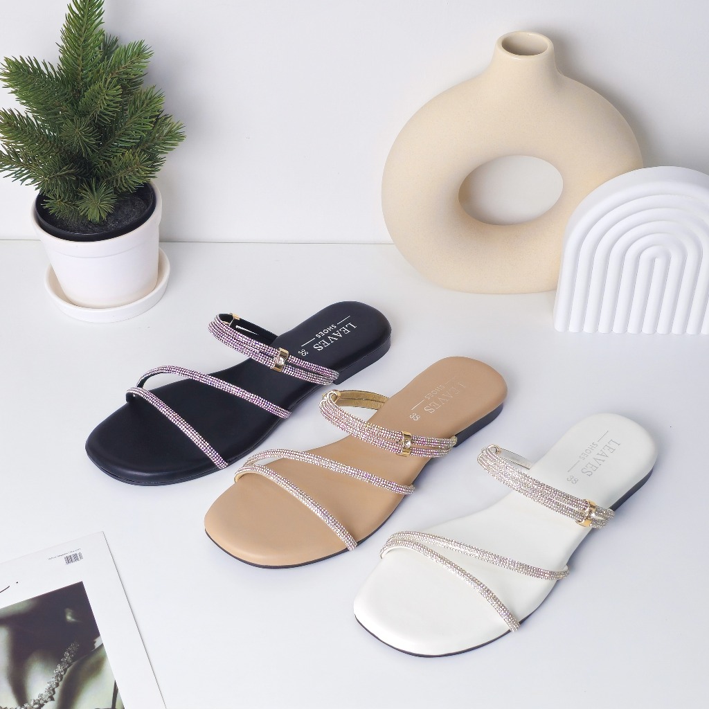 Leaves Shoes รองเท้าสวมเพชรพื้นนุ่ม รุ่น SNOW