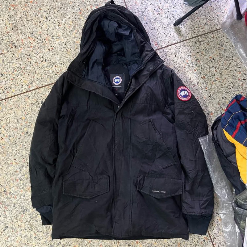 ขาย Canada Goose Parka สภาพใหม่มาก! 🔥 ใช้ไม่กี่ครั้ง ไม่มีตำหนิ อบอุ่น กันลม กันน้ำ พร้อมส่ง สนใจทัก