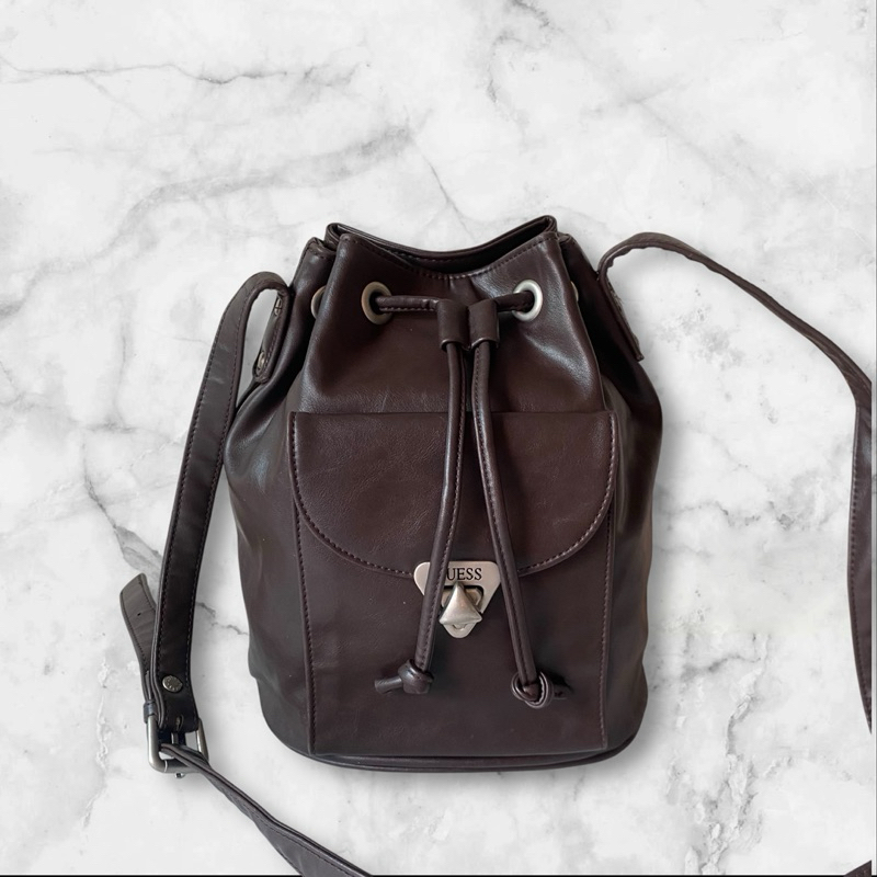 กระเป๋าเป้ Guess vintage สีน้ำตาล🎒