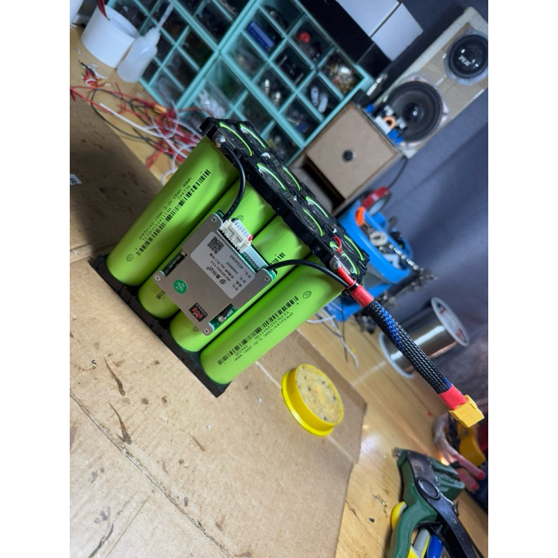 แบตเตอรี่ลิเธียมฟอตเฟต 8a1p 15,000mAh พร้อมที่ชาร์จ5a