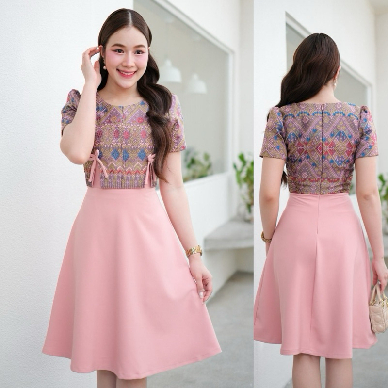 ส่ง 2-4วันชุดผ้าทออัดกาว ลายไทย น่ารักๆ คู่กับกระโปรงบาร์บี้ สวย สดใส เสื้อผ้า ผู้หญิง Women Lady Clothing Dress เดรส - รูปที่ 4