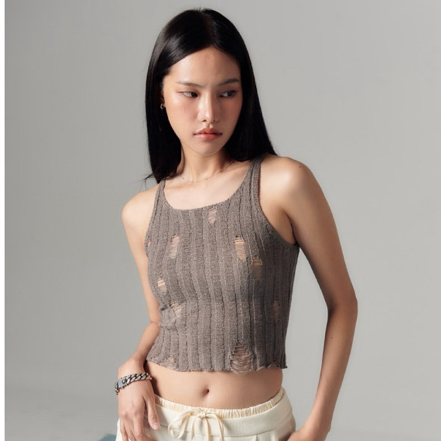 Weekend Wardrobe - Tubbie Knit Crop - เสื้อกล้ามครอปรอยขาด