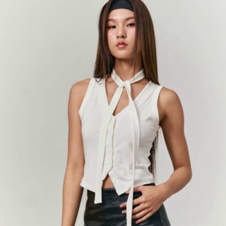 Weekend Wardrobe - Zonya Vest เสื้อกั๊กคออวีพร้อมผ้าพันคอ
