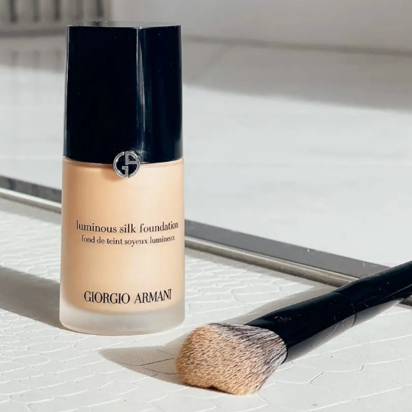 Beauty-Siam พร้อมส่ง รองพื้นในตำนานขนาดทดลอง Armani Luminous Silk Foundation 5mL