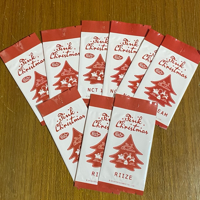 (พร้อมส่ง) 2024 Pink Christmas random trading card ver. แบบไม่แกะ