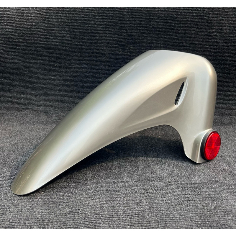 Cản bùn trước Wave125 có màu ruby.