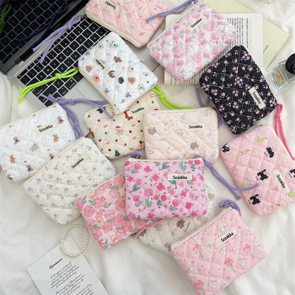 พร้อมส่ง🇹🇭 A057 กระเป๋าเครื่องสำอางขนาดเล็กผ้านวม กระเป๋าคลัทช์ กระเป๋าใส่เหรียญ กระเป๋ามินิ แบบพกพา