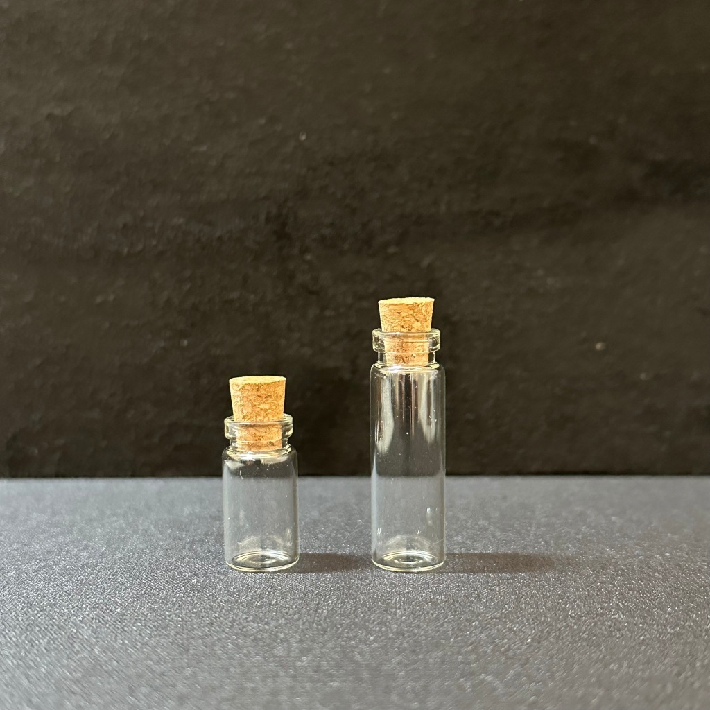 พร้อมส่งทันที ขวดแก้วจิ๋ว ฝาก๊อก จุกไม้คอร์ก จุกยาง เลือกได้ ขนาด1ml 2ml (ราคาต่อชิ้น)