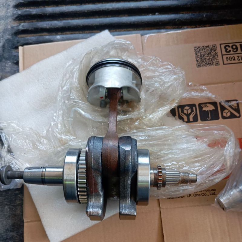 อะไหล่เครื่องข้อเหวี่ยงพร้อมชุดลูกสูบ CT 400 ราคามือสองเบาๆครับ
