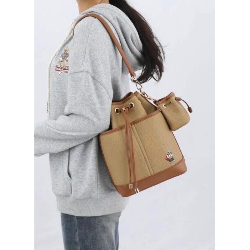 กระเป๋าสะพายข้างทรงถังสายสปอร์ต GUOO BEAR