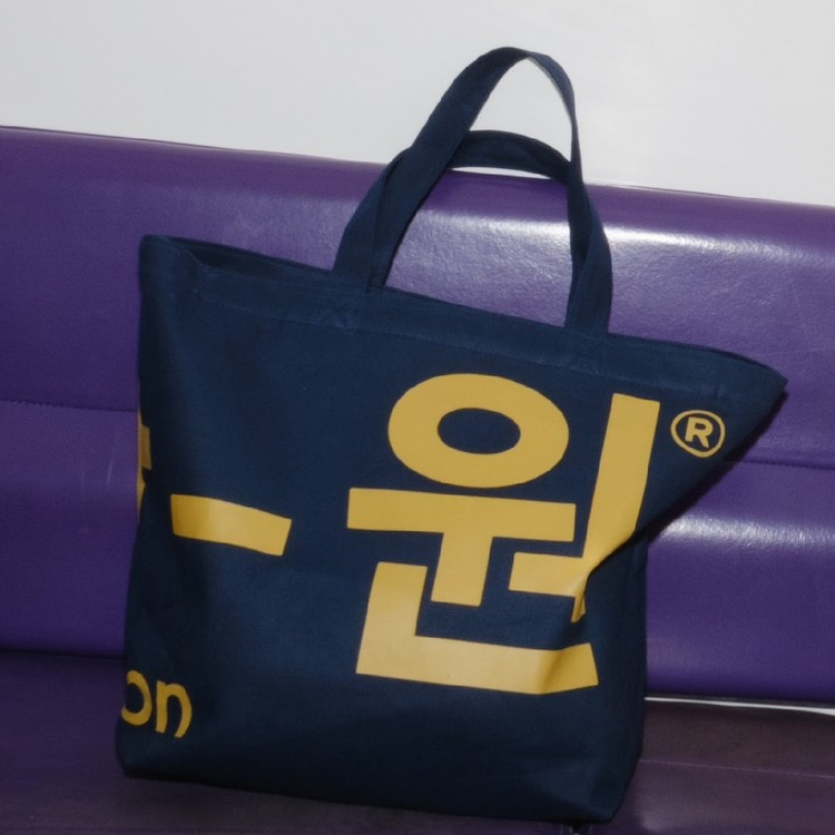 era-won กระเป๋าผ้า Medium Korea Bag (limited edition) KOREA BAG สี Serial indigo (กรมสกรีนเหลือง) มีซิป
