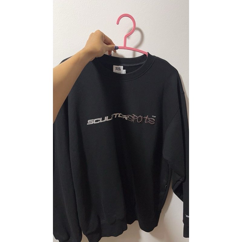 มือสอง-เสื้อสเวตเตอร์ SCULPTOR 🇰🇷แท้💯 Sport Logo size S อก 46.4“ ยาว 29“ ทรง oversize ด้านในเป็นขนๆ