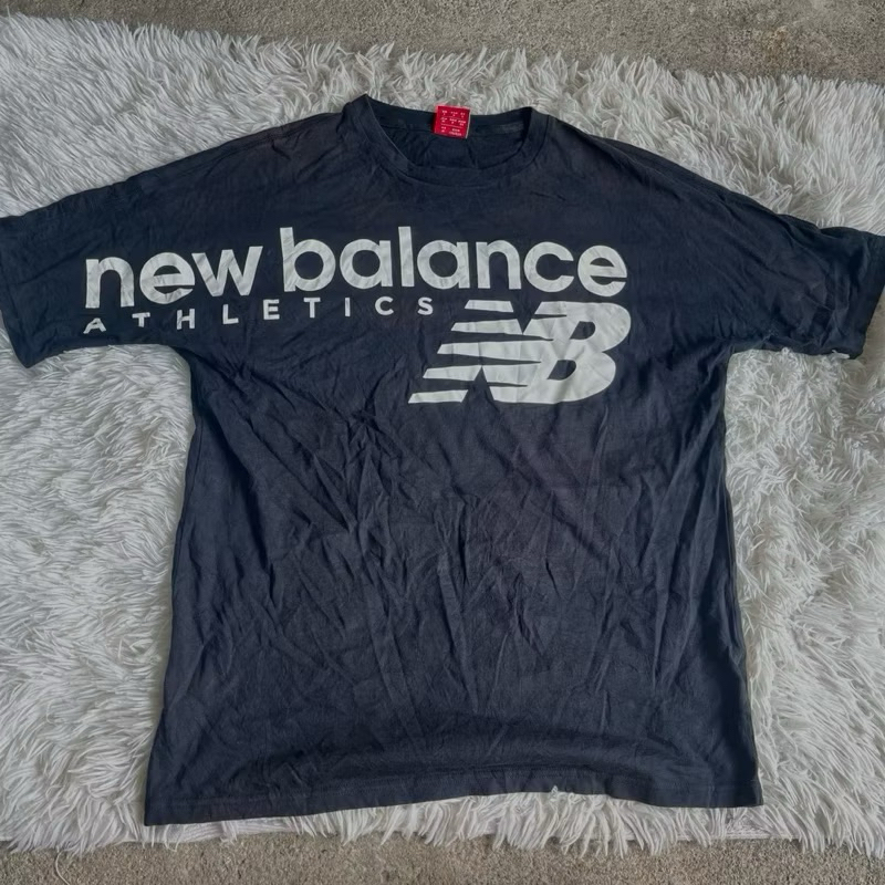 เสื้อยืด new balance ป้ายติดไซต์Mสีดำ ของแท้1000%ตำหนิสีเฟดด้านหลัง