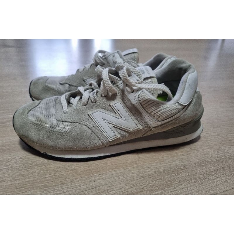 รองเท้า(มือสอง) new balance 574 ไซต์ 37.5 >>เลื่อนรูปดูก่อนกดสั่ง>> **ตำหนิเพิ่มเติ่มทักแชท**