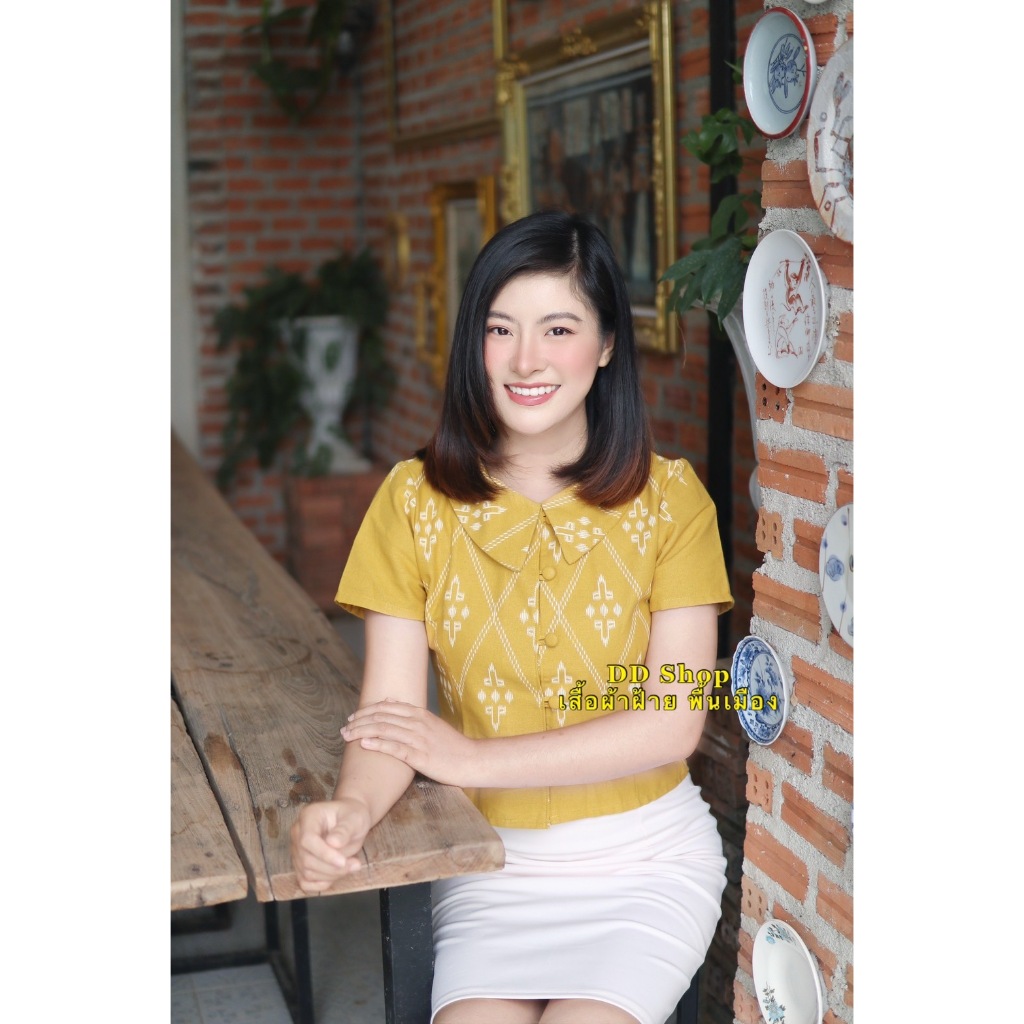 ผ้าฝ้ายพื้นเมืองหญิง คอบัวลายไทย ทรงสวย ดูดีใส่แล้วดูน่ารักทันสมัย มี 7 สี