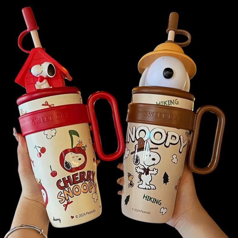 พร้อมส่งในไทย แก้วเก็บความเย็น Snoopy ขนาด 800ml. แก้วเก็บอุณหภูมิ แก้วเก็บความเย็น มียางรองก้น มีมือจับ มีที่ปิดจุกหลอด