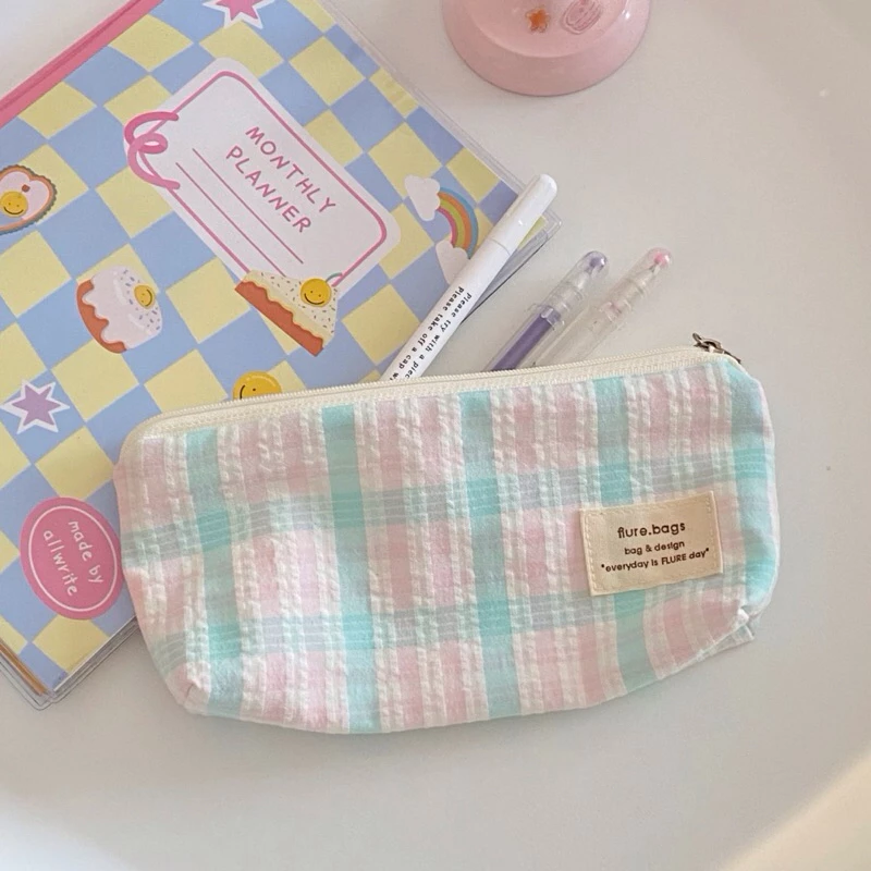 💘กระเป๋าดินสอ ถุงหูรูดสีพาสเทลน่ารักๆลายสก็อต จุของได้เยอะ รุ่น Smile Flure.bags🌼