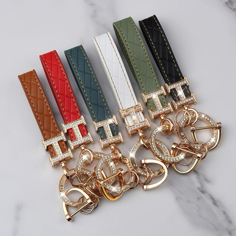 **พร้อมส่ง**พวงกุญแจเชือกหนัง จี้เพชรรูปตัว H สีทอง