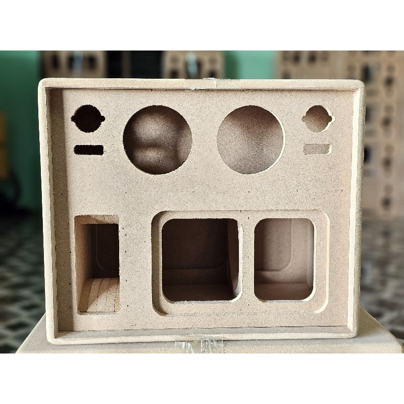 ลำโพง แบนพาส 6.5  รุ่น424new กระแทกข้าง พร้อมอคิริคหน้า กลาง 4 นิ้ว 2 ดอก เสียงแหลม 2นิ้วhk 2ดอก  เพลท 6×26 ไม้12มิล