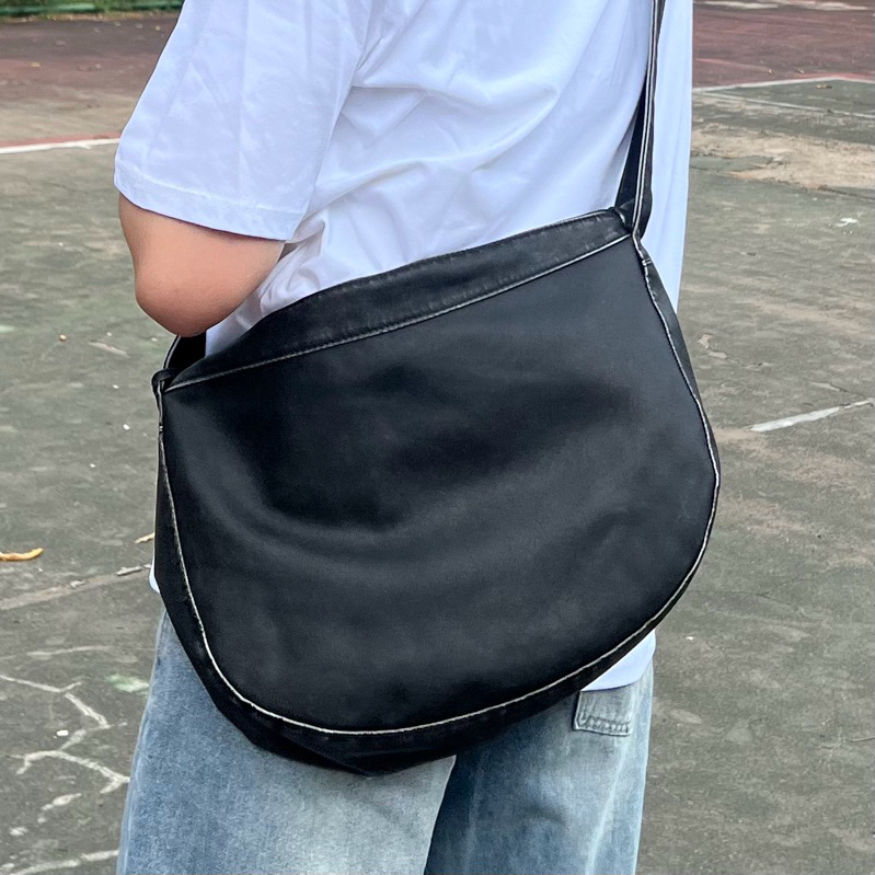 กระเป๋าสะพายข้าง รุ่น ACORn