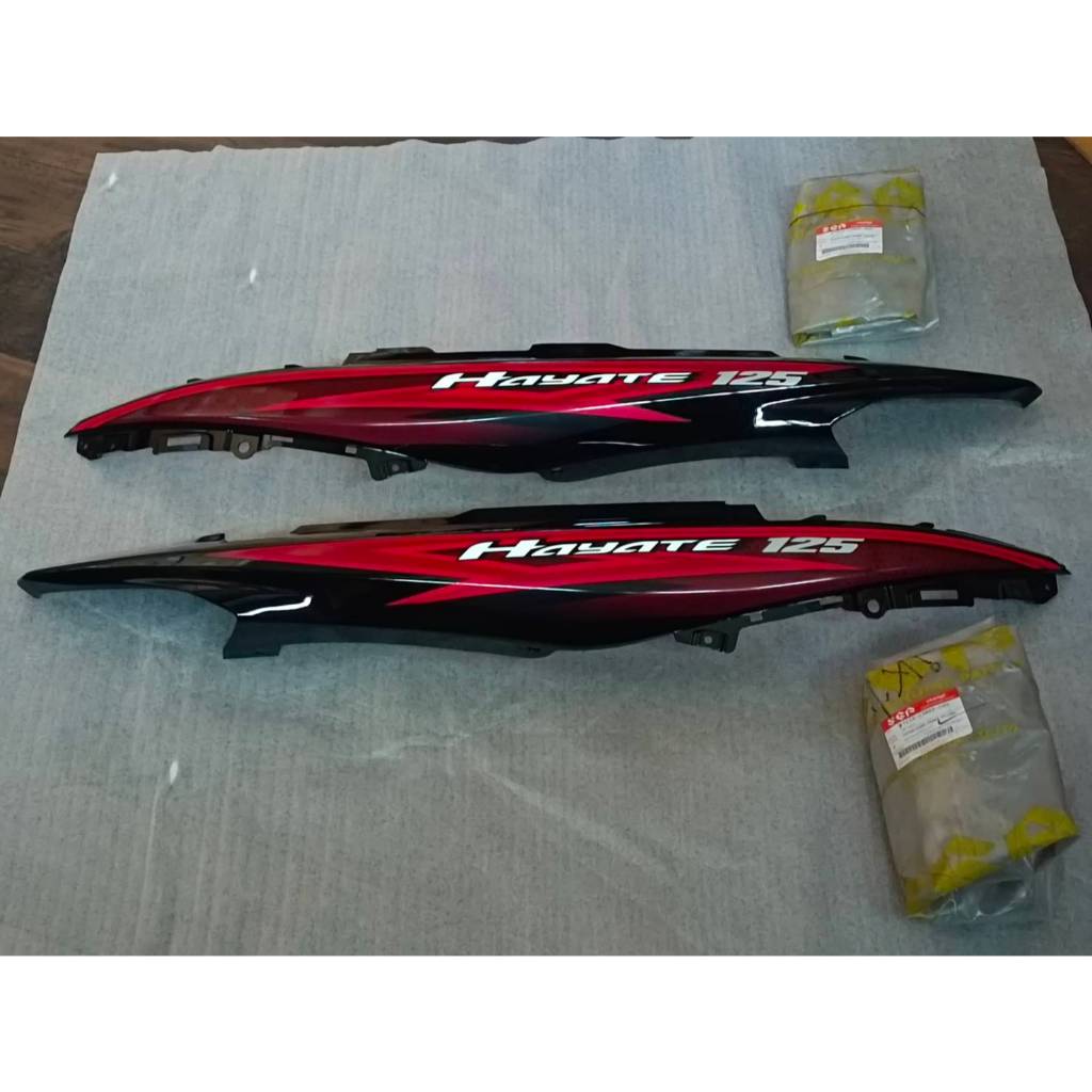 ฝาครอบตัวถัง ข้างซ้าย+ขวา สีดำ-แดง รุ่น HAYATE แท้ศูนย์ SUZUKI 47210-13H00-C60/ซ้าย 47110-13H00-C60/