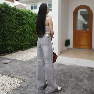 กางเกงยีนส์ขากระบอกใหญ่ อัดยับหน้า-หลัง รุ่น Wake-up Jeans