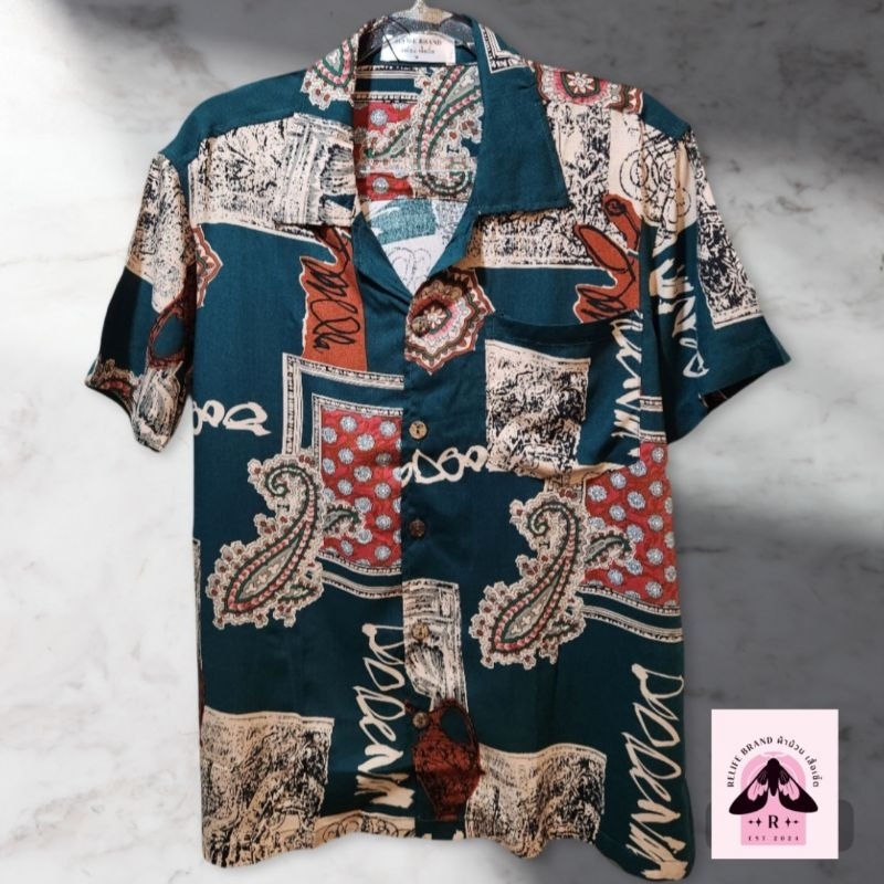 เสื้อฮาวายลายกรอบทอง พื้นเขียว สไตล์วินเทจ สวยเก๋ ใส่ได้ทั้งช และ ญ