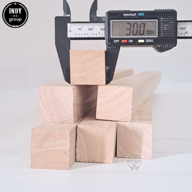 ไม้แท่ง ไม้เหลี่ยม ไม้แท่งเหลี่ยม ขนาด 3x3 cm ยาว 100-150 cm