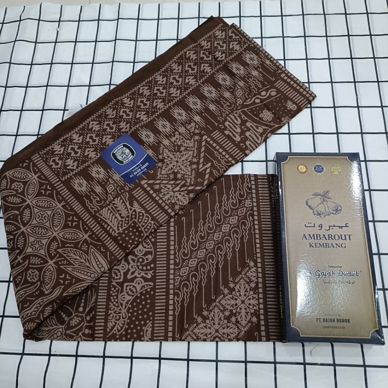 ผ้าโสร่งผู้ชาย ลายใหม่ๆ ผ้าถุงตราช้างนั่ง ผ้านุง แบรนด์ “Gajah Duduk“ รุ่น AMBROUT ผ้าสวย ผ้าไม่ลืน ซับน้ำดี เย็บแล้ว