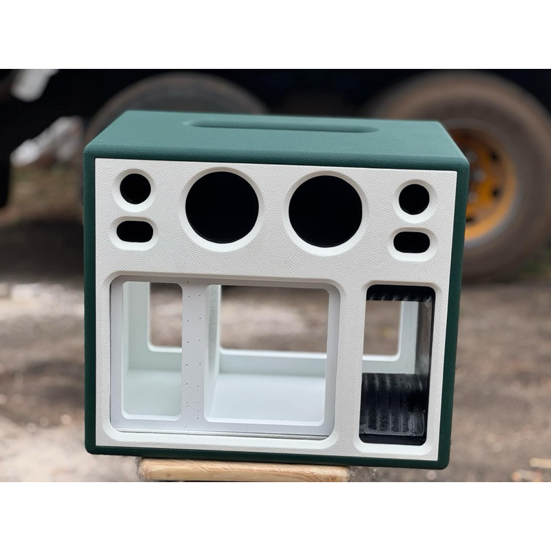 ตู้หุ้ม 8 กะแทกข้าง (ลมหน้าดอก) กลาง4*2แหลม2*2พร้อมอคิลิคหน้า