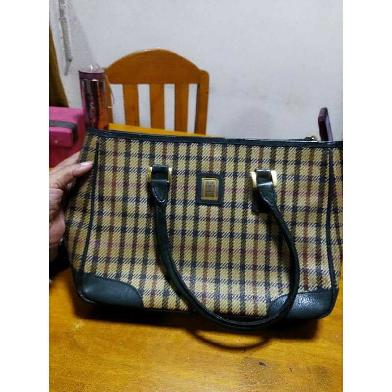 กระเป๋าถือมือสอง  Daks มีตำหนิซับใน