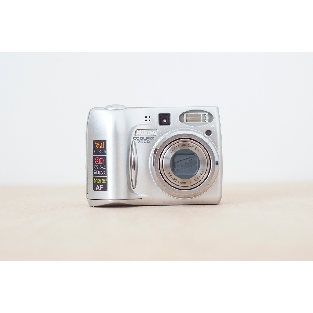กล้องดิจิตอลคอมแพค Nikon Coolpix E7600 (Rare!!)
