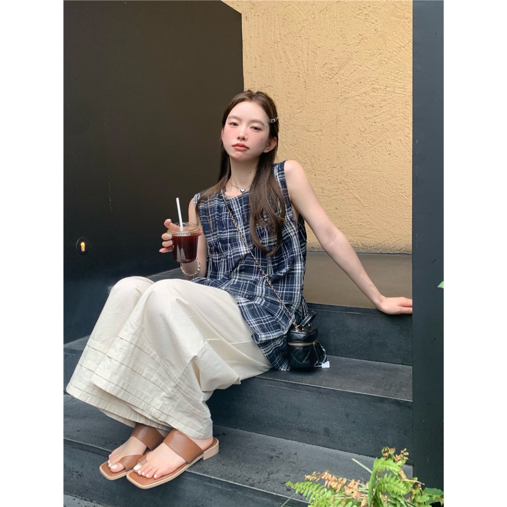 เสื้อแขนกุดสีกรมคอกลมลายสก็อต ติดกระดุมด้านหลังคอ กลางลำตัวจับจีบระบายชาย พรางหุ่น เสื้อเบลาส์ #6613 - รูปที่ 7