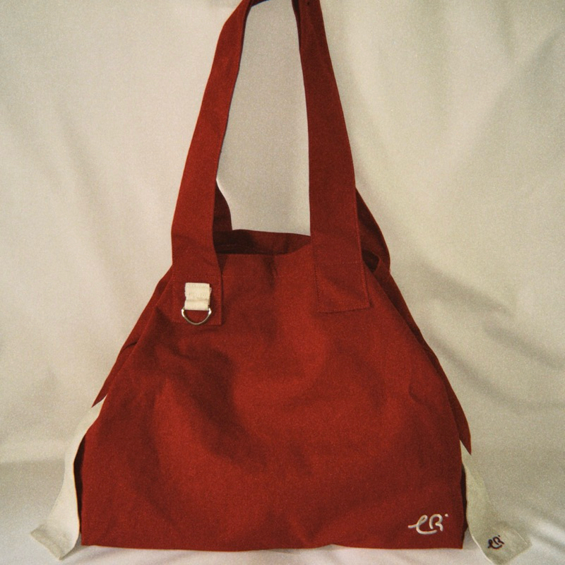 Leryc Tote Bag color : 02 Scarlet (กระเป๋าผ้าสะพายข้าง)