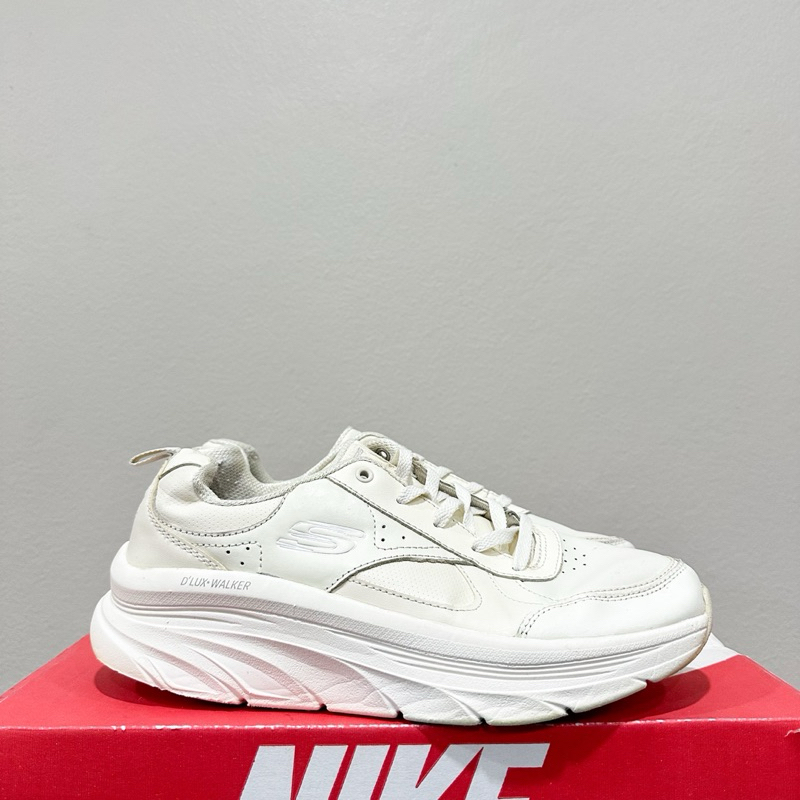 Skechers D’lux walker 38/25 มือสอง